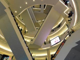 Escaliers...mécaniques, Siam Parangon, gros complexe commercial de Bangkok.