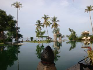 Piscine de l'hôtel Tugu situé sur la côte ouest de Lombok en Indonésie (mars 2011).