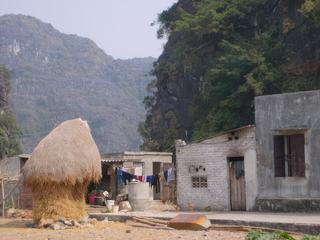 Au Vietnam, en se promenant en bateau.