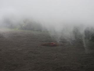 Début d'averse tropicale sur le Piton de la Fournaise (la Réunion)
