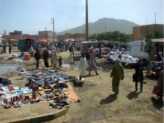 Jour de marché dans un village reculé au Maroc