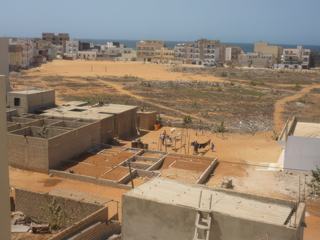 Vue sur la banlieue de Guédiawaye, Dakar, Sénégal.