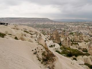 TURQUIE - CAPPADOCE : La vallée des Pigeons
Paysage lunaire aux cheminées de fées impressionnantes, c'est une région étonnante et unique,  une région exceptionnelle où le vent et l’eau ont sculpté une roche volcanique fragile