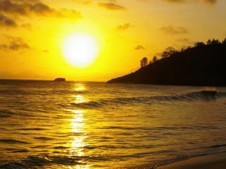 Coucher de soleil à Mahé, Seychelles.