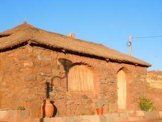 Maison typique du village de Sillustani au Pérou. Cette maisonnette sert également de boutique de souvenirs !