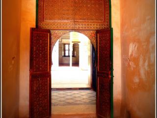 Maroc - à l'intérieur de la Kasbah de TELOUET une porte...une fenêtre