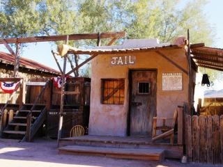 Du côté des Superstition Moutains, à l'est de Phoenix (Arizona). Lieu de tournage de westerns, The Lost Dutchman's Gold mine.