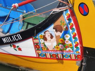 PORTUGAL:Aveiro,la Venise Portugaise.Détail de la proue des
"Moliceiros"jolies barques colorées à fond plat semblables aux gondoles.