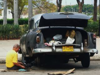 Scène de vie dans les rues de la Havane, Cuba. Je pense qu'il n'est pas prêt de repartir... ;o)