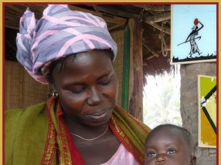 Un peu en bordure du thème a cause de l"enfant, ceci dit il est difficile de photographier une femme en Afrique sans qu'un enfant soit présent.
En tout cas j'aimai beaucoup cette femme pleine de douceur envers son enfant dans une endroit ou la douceur de vivre ne fait aucun doute, la magnifique ile de Karabane dans l'embouchure du fleuve Casamance