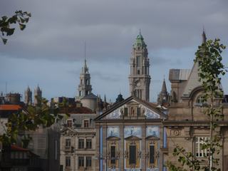 PORTO, PORTUGAL 2010,vue des clochers de la ville au coeur du vieux Porto.