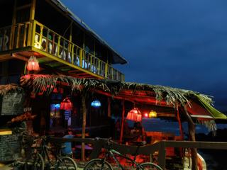 photo Bar, taverne, resto ou gargote du bout du monde... ou ailleurs !! de Fabisa