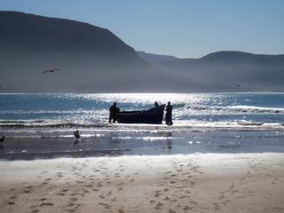 Les pêcheurs d'Imessoune. Maroc.
C'est un petit village de pêcheurs isolé entre contre bas des falaises avec quelques superbes plages.