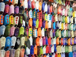 Souk de Marrakech au Maroc, juin 2014 - Il y a forcément votre taille et la couleur qu'il vous faut !