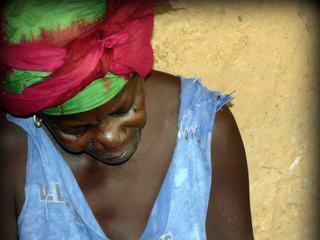 Village d'Edioungou Basse Casamance Sénégal.
Les femmes ont développé des techniques en poterie alliant traditions et savoir-faire modernes. Ces potières accueillent donc les visiteurs au sein de leurs ateliers en plein air, présentent leurs collections et proposent des démonstrations.