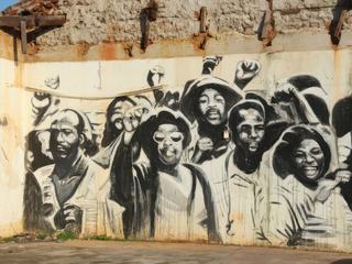 A Cape Town (Afrique du Sud) à Woodstock, quartier célèbre pour ses œuvres de street art.
Celui-ci a été réalisé par Freddy Smith, un artiste sud-africain, à l'occasion des vingt ans de la démocratie sud-africaine. Il a été nommé "Le jour de la liberté".