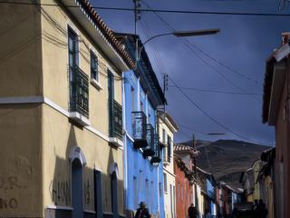 Ruelles de Potosi. Bolivie. 
Quelques minutes avant un orage.