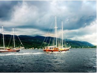 En Croatie, (2015) j'ai eu le plaisir de découvrir les "CAÏQUE". Bateaux traditionnels de la côte Dalmate, véritables lévriers des mers, ils naviguent tout au long de l'année, d'île en île : Brac Bol, Hvar Jelsa, Mjet, Korkula...