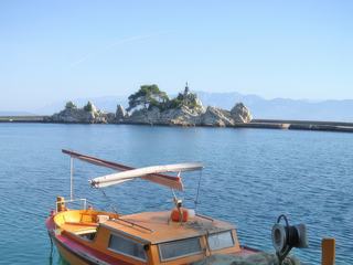 Bateau de pêche dans le port de Trpanj (Croatie), entre Split et Dubrovnik.