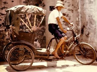 A Changchun - Mon "taxi" - Chine 1982 - photo qui laisse à désirer et que je viens de scanner ... J'avais envie de la partager avec vous et ainsi de participer