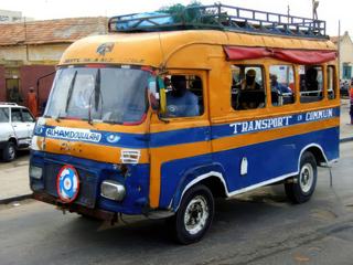 St-Louis du Sénégal -Taxi brousse traditionnel !