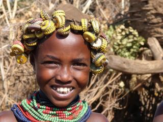 Le sourire d'une jeune fille de la tribu Dassanech en Ethiopie (Vallée de Lomo)
Ne jetez plus vos capsules, voici un bon exemple de recyclage!
Je souhaite à vous tous, de réaliser vos rêves de voyages les plus oufs.