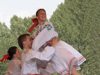 Danseurs du groupe Yunist Podillya de Khmelinitsky (Ukraine).