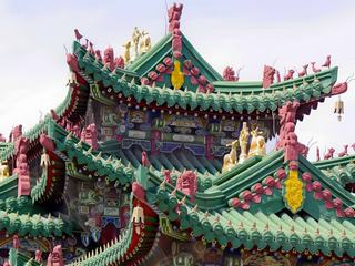 Toit de temple aux multiples facettes au cœur de la capitale mongole, Oulan-Bator