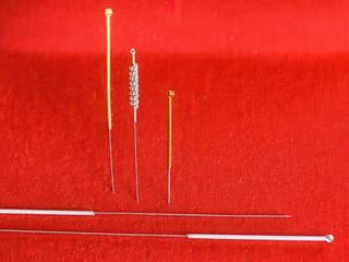 Juste pour participer et pour le fun comme dit Bergeronnette ... Des aiguilles d'acupuncture rapportées de Chine ...