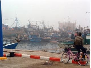Port de Essaouira (Maroc) tôt le matin dans la brume