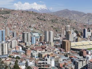 La Paz (Bolivie), la capitale la plus haute du monde à 3500m d'altitude, vue du mirador de Kili Kili.