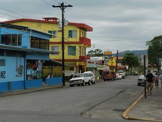 La Fortuna - Hotel Las Colinas (en jaune)