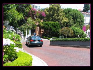 Lombard Street, et ses virages destinés à diminuer la pente...