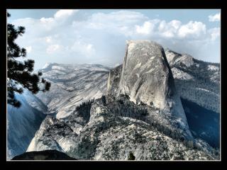 Le "Half Dome" et la Sierra Nevada depuis le "Glacier Point"