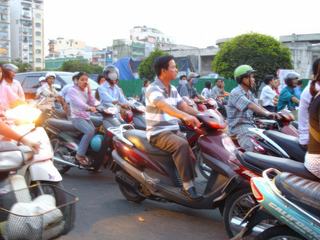 8 millions habitants, 7 millions de motos...