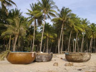 Petits bateaux sur les plages de Mui Ne