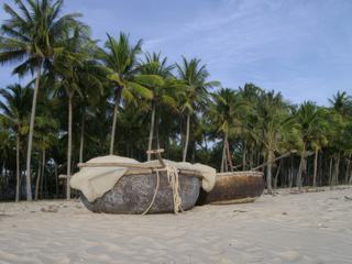 Petits bateaux sur les plages de Mui Ne