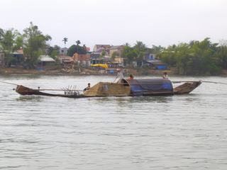 Bateau extracteur de sable de rivière