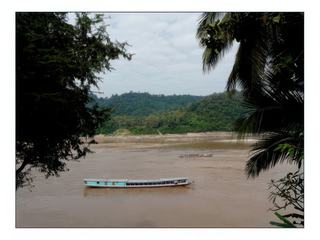 Bateaux lents au fil du Mékong.