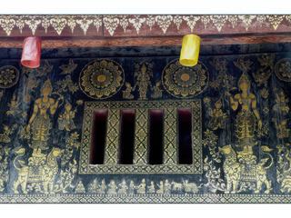 Détail d'une des façades extérieures du Vat Xieng Thong.