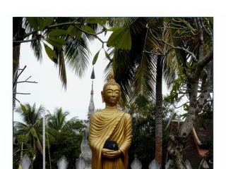 Bouddha dans les jardins du Vat Choum Khong.