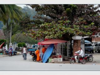 Dans les rues de Luang Prabang.
