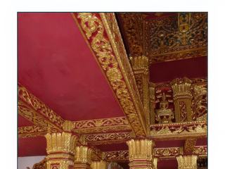 Grand hall d'entrée où les photos sont permises. Il est strictement interdit de prendre des photos dans les autres salles, chambres, salle à manger,etc... Toutes ces pièces sont richement décorées comme en témoigne ce hall.