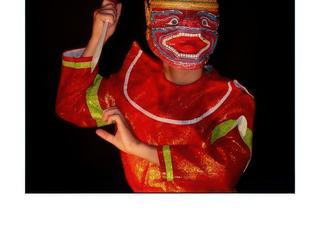 Des costumes et des masques somptueux.