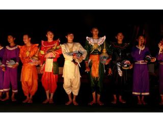 Une partie de la troupe des danseurs.