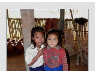 Ces deux petites filles voulaient que je les prenne en photos, ravie de vous les présenter.