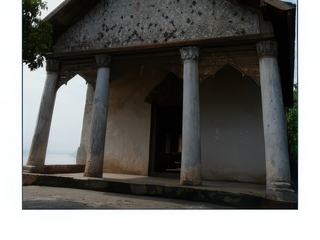 Le Vat Chom Phet, construit en 1888 par l'armée thaïlandaise est malheureusement plus ou moins à l'abandon.