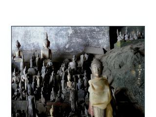 Un certain nombre de Bouddha debout, de style classique de Luang Prabang.
