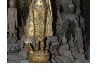 Bouddha debout de style classique de Luang Prabang.