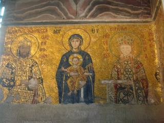 Mosaïque La Vierge et l'Enfant entourés de l'empereur Jean Komnenos II de l'impératrice Irène et leur fils Alexis. XIIe siècle